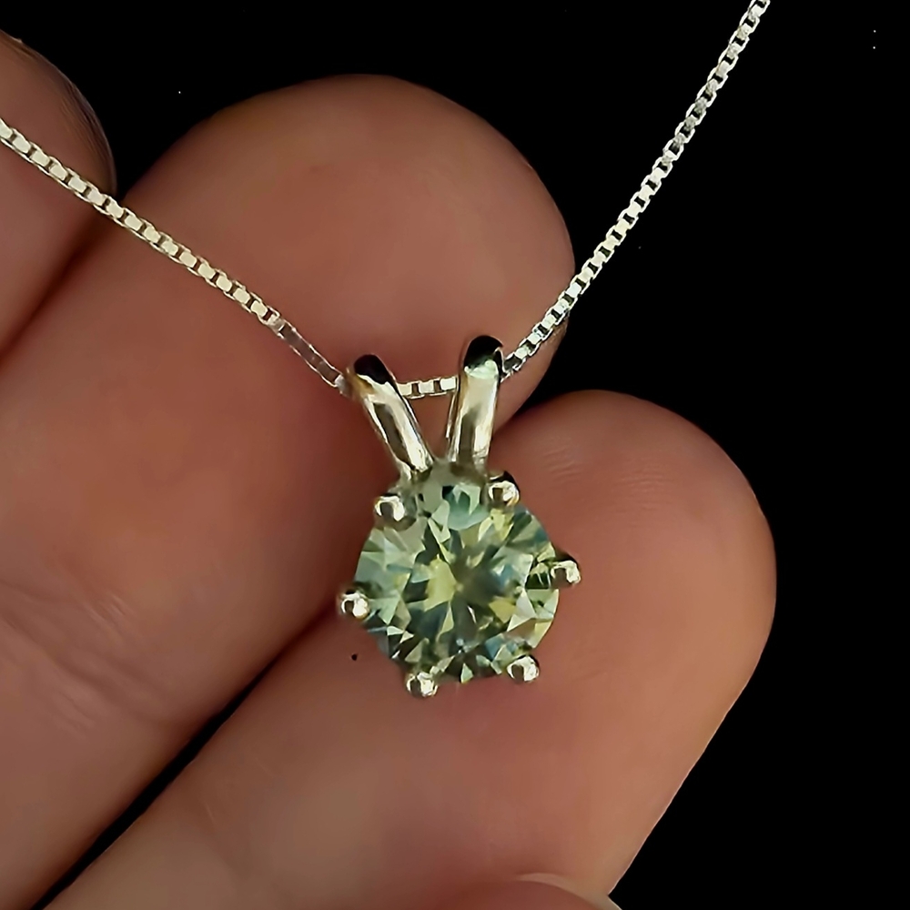 Gorgeous 1 Carat Green Moissanite Solitaire Sterling Silver Box Chain Necklace
